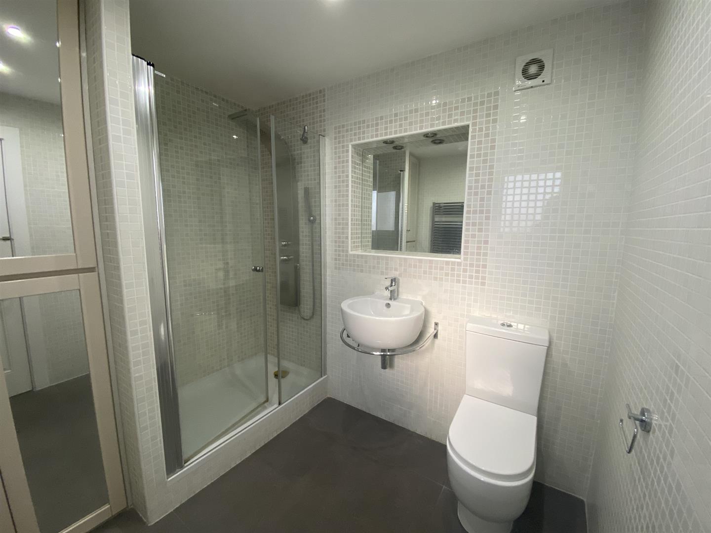 Image of Apartment - 5 Bedrooms - 3 Bathrooms for Sale in Marina Bay-Gibraltar, Image 11